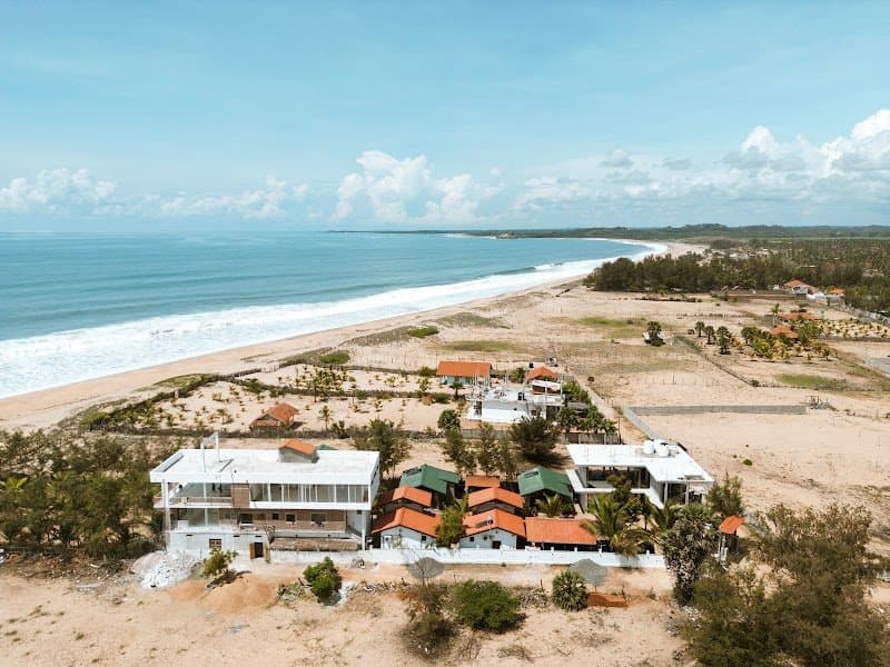 Stay Golden in Arugam Bay