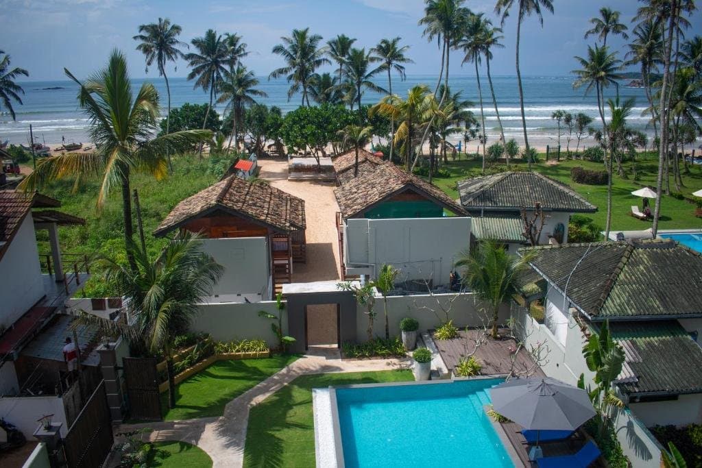 The Green Rooms Surf & Yoga Camp Sri Lanka - on the beach - Best location in Weligama - Surf Camp in Weligama